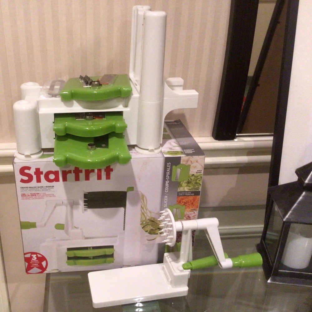 NWOT Starfrit Vegetable Spiralizer with Green Accents